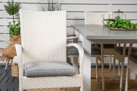 Albany Esstisch 152/210 - weißes Aluminium / graues Aintwood + Anna Armlehnenstuhl - weiß