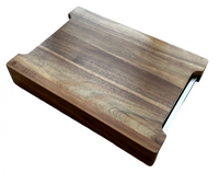 Schneidebrett mit Schalen