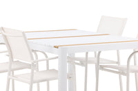 Der Esstisch Togo mit den Stühlen Santorini 