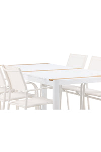 Der Esstisch Togo mit den Stühlen Santorini 